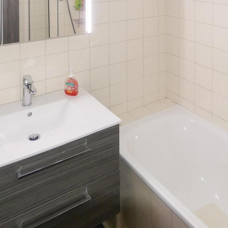 Ferienwohnung Mit Seeblick - Apartment mit 1 Schlafzimmer - 17