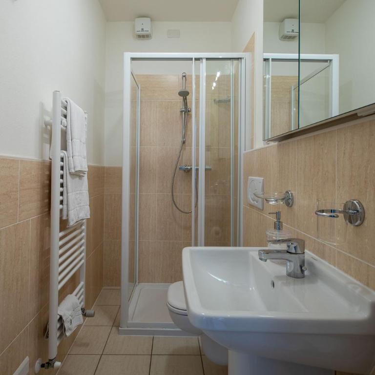 Residence CaFelicita - Apartments Lake View - Infinity Pool - Jacuzzi - Appartamento Superior con 2 Camere da Letto e Vista Lago - 23