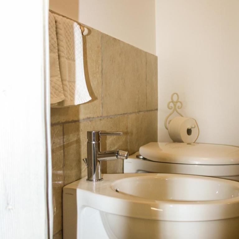 EnjoyTrulli - Unesco Site - Suite Deluxe con Vasca Idromassaggio - 34