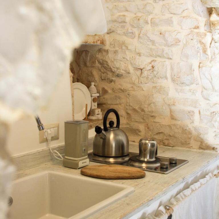 EnjoyTrulli - Unesco Site - Suite Deluxe con Vasca Idromassaggio - 17