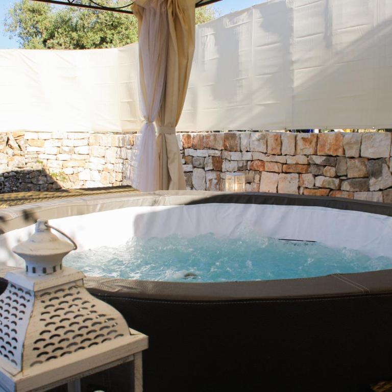 EnjoyTrulli - Unesco Site - Suite Deluxe con Vasca Idromassaggio - 9