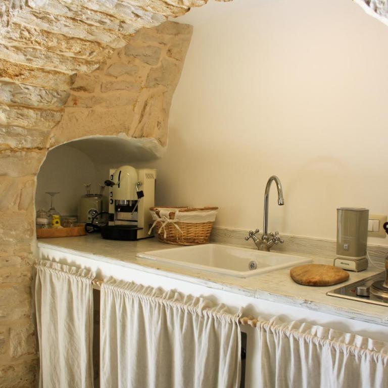 EnjoyTrulli - Unesco Site - Suite Deluxe con Vasca Idromassaggio - 19