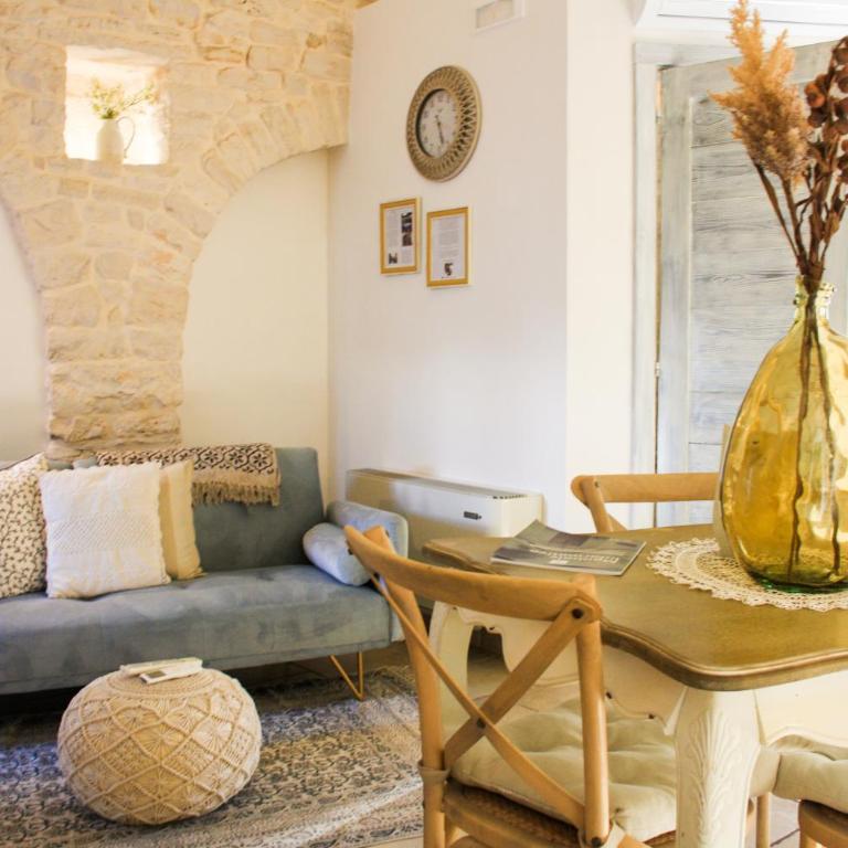 EnjoyTrulli - Unesco Site - Suite Deluxe con Vasca Idromassaggio - 14