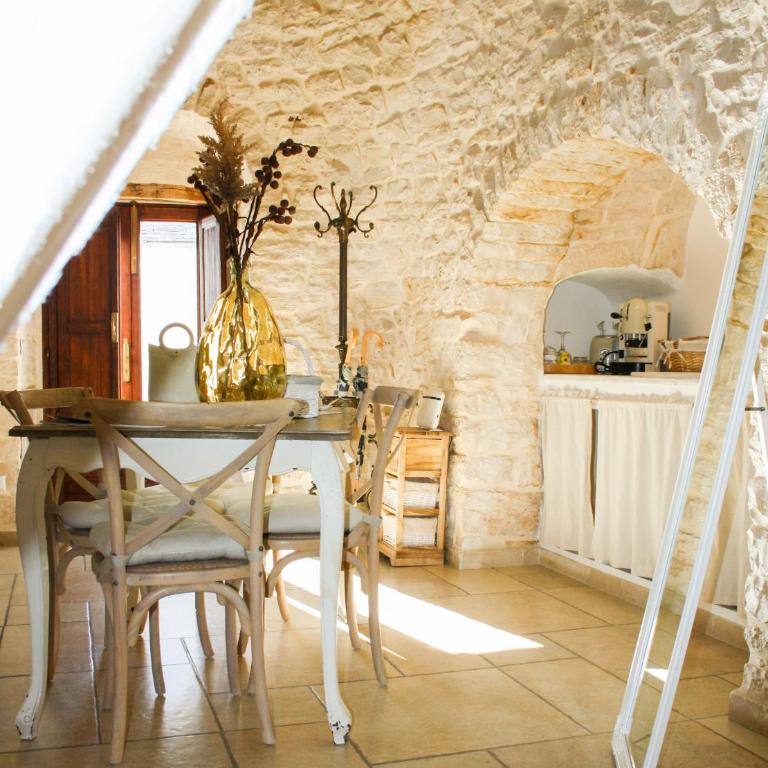 EnjoyTrulli - Unesco Site - Suite Deluxe con Vasca Idromassaggio - 23