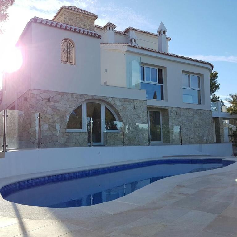 Half of the luxury villa with sea view and pool in natural park - Three-Bedroom Villa - 14