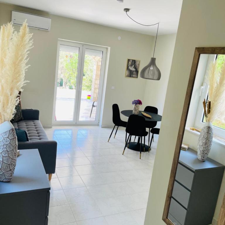 Aparthotel - VILLA JOVICIC - Apartman sa Pogledom na Bazen - 9