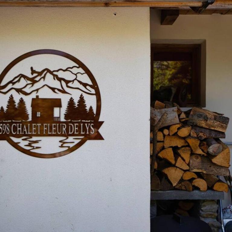 Chalet Fleur de Lys - Chalet 4BR Wood Stove , Home Cinema , Parental Suite - By Cozee Rentals - Chalet - 50