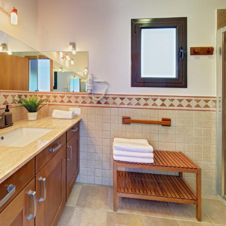 VILLA LA CALA with swimming pool & sea view, 10 min walk from the sea - Villa - 34