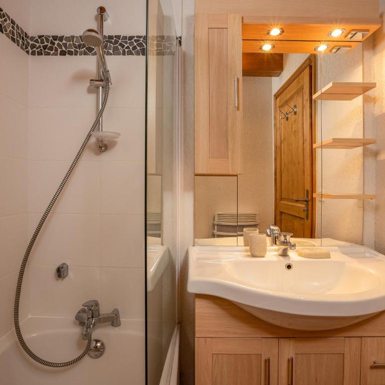 Chateau - Charming Apartment in the city Center with 3 bedrooms - By Cozee Rentals - Appartement 3 Chambres - 28