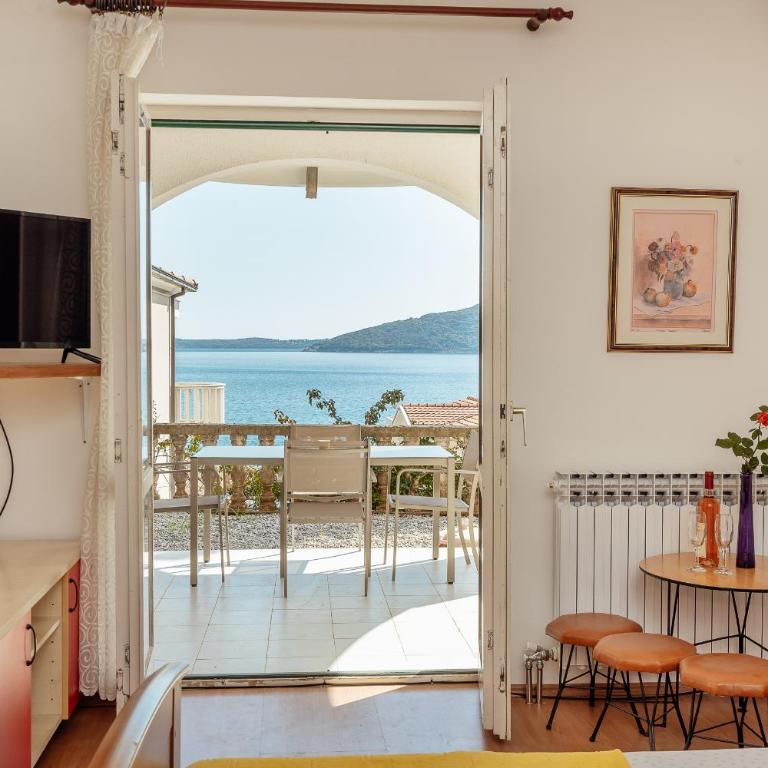 Apartmani Divna - One-Bedroom Apartment - 12
