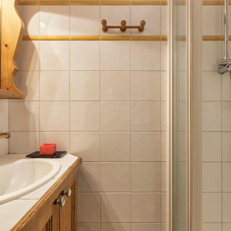 Grepon -City Center - Free Swimming pool, Sauna, Gym - Free Parking - By Cozee Rentals - Appartement 2 Chambres - 6