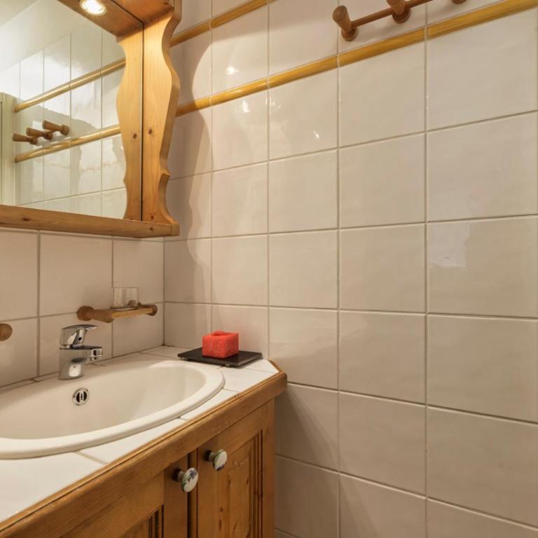 Grepon -City Center - Free Swimming pool, Sauna, Gym - Free Parking - By Cozee Rentals - Appartement 2 Chambres - 5