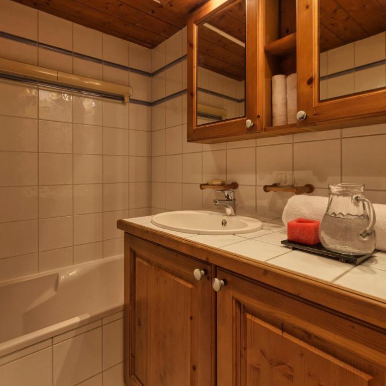 Grepon -City Center - Free Swimming pool, Sauna, Gym - Free Parking - By Cozee Rentals - Appartement 2 Chambres - 3