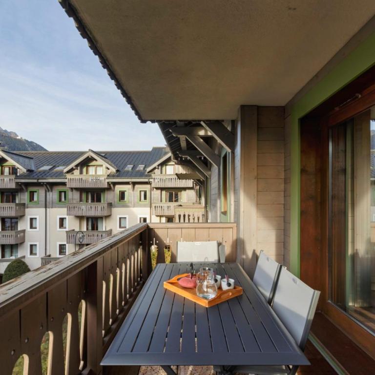 Grepon -City Center - Free Swimming pool, Sauna, Gym - Free Parking - By Cozee Rentals - Appartement 2 Chambres - 7