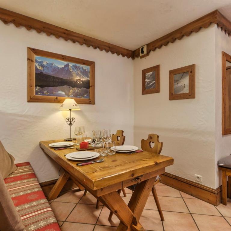 Grepon -City Center - Free Swimming pool, Sauna, Gym - Free Parking - By Cozee Rentals - Appartement 2 Chambres - 8