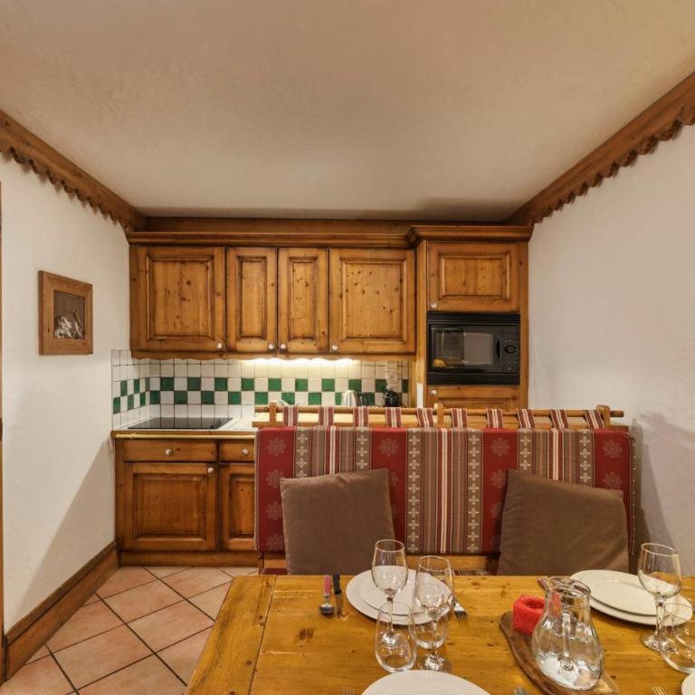 Grepon -City Center - Free Swimming pool, Sauna, Gym - Free Parking - By Cozee Rentals - Appartement 2 Chambres - 12