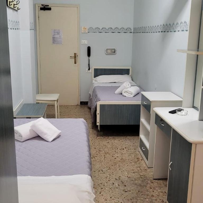 Hotel Viscount - Economy Twin Room - 1
