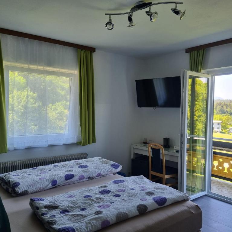 Pension Waldesruh - Doppelzimmer mit Balkon - 1