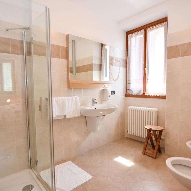 Bed and Breakfast Galet - Camera Familiare con Balcone - 4