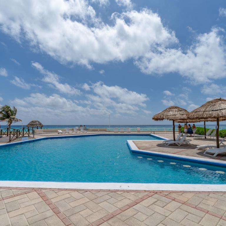 Beachfront Three-Story Coastal Penthouse, 3BR-3BA - Penthouse Apartment - 11
