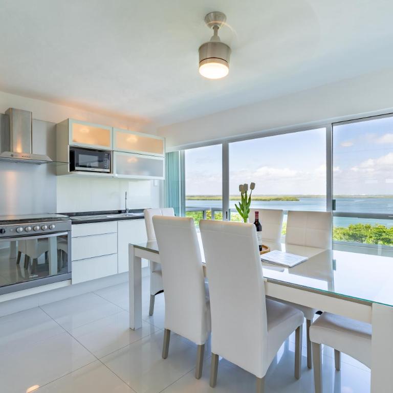 Beachfront Three-Story Coastal Penthouse, 3BR-3BA - Penthouse Apartment - 44