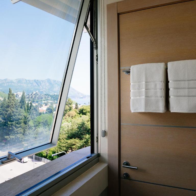 Luxury Apartment Budva - Apartman sa 2 Spavaće Sobe, Balkonom i Pogledom na More - 18
