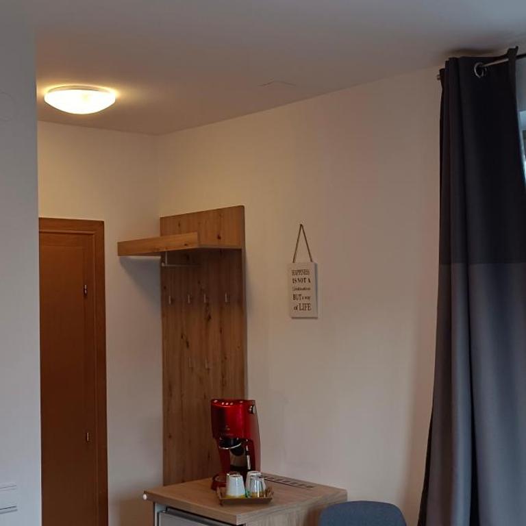 Haus Binder - Doppelzimmer mit Balkon - 2