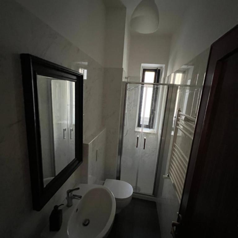 Capruzzi Holiday 240 - Single Room with Shared Bathroom - 11