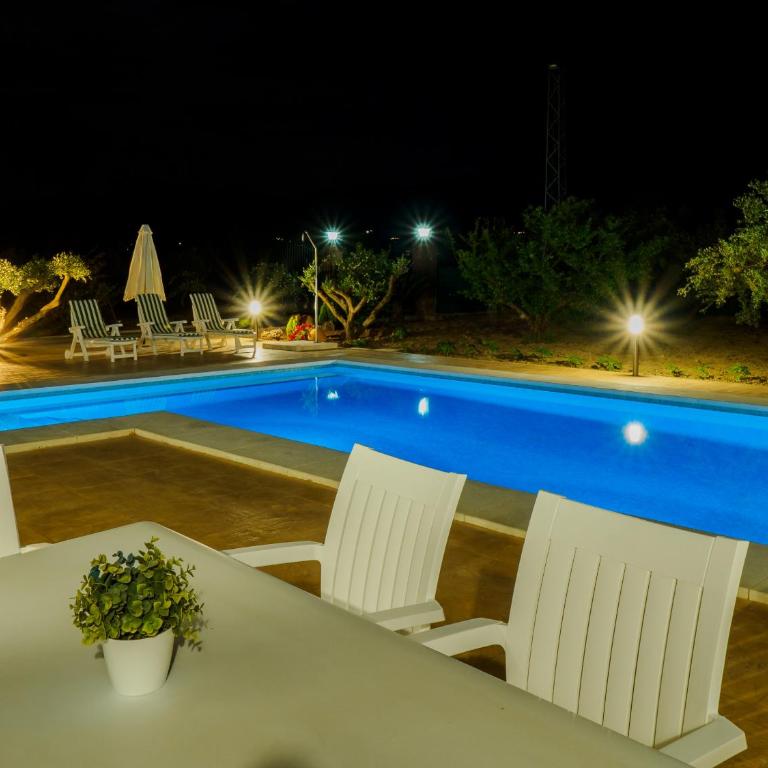 Cubo's Finca Villaverde - Two-Bedroom House - 2