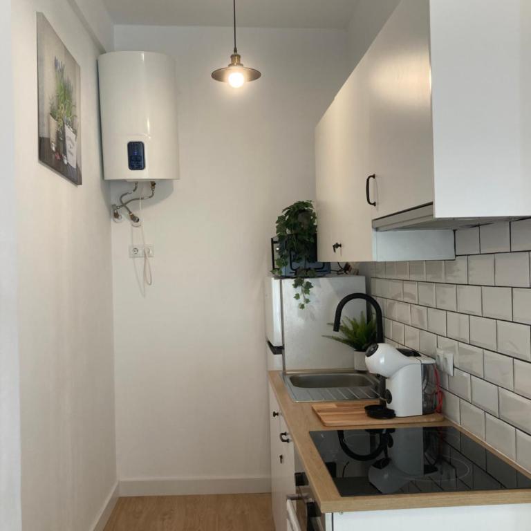 Castle View Apartments - Studio with Balcony - 7