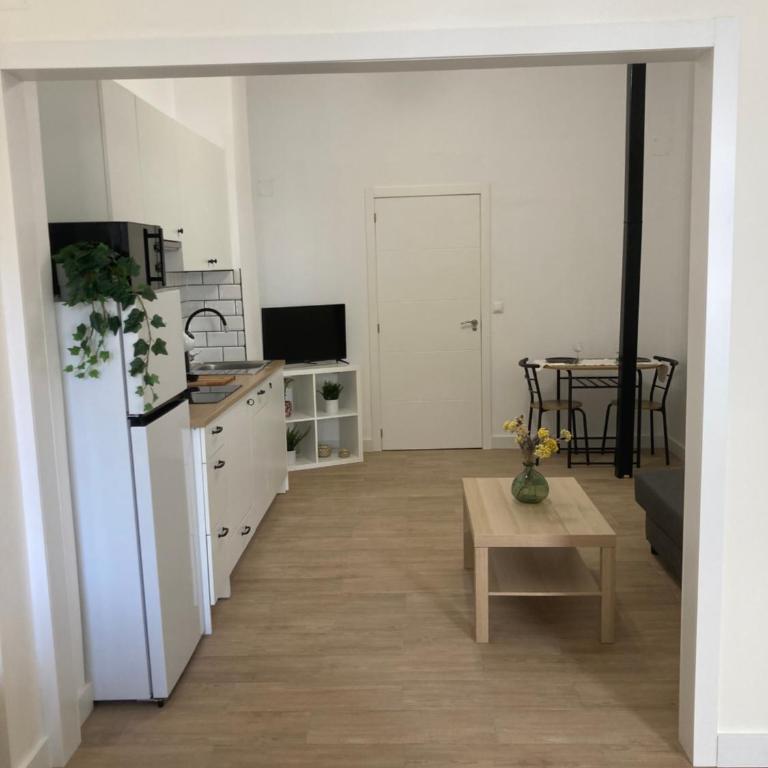 Castle View Apartments - Studio - Disability Access - 6