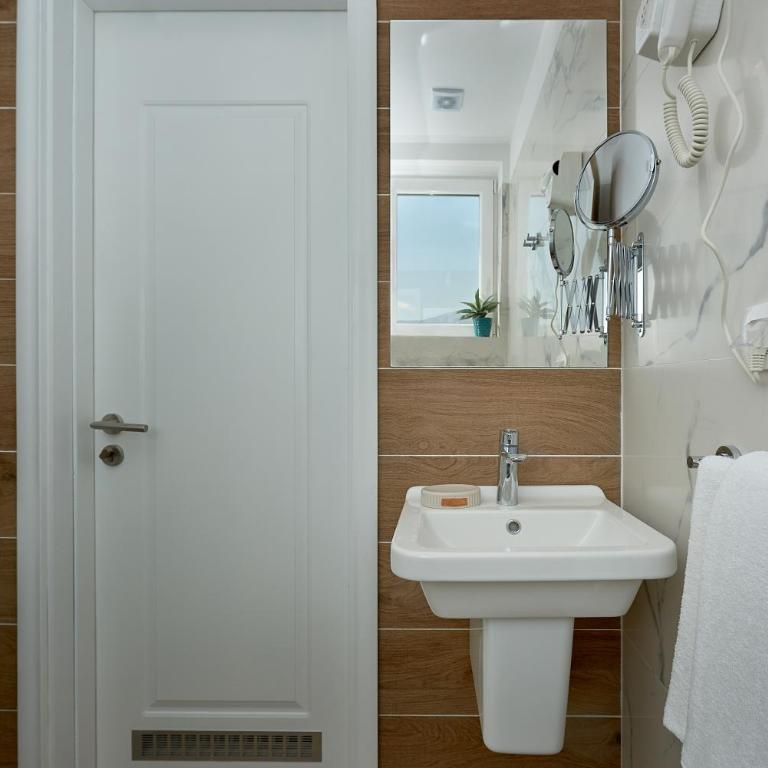 Garni Hotel Larimar - Apartman Tipa "Suite" sa Pogledom na More - 14