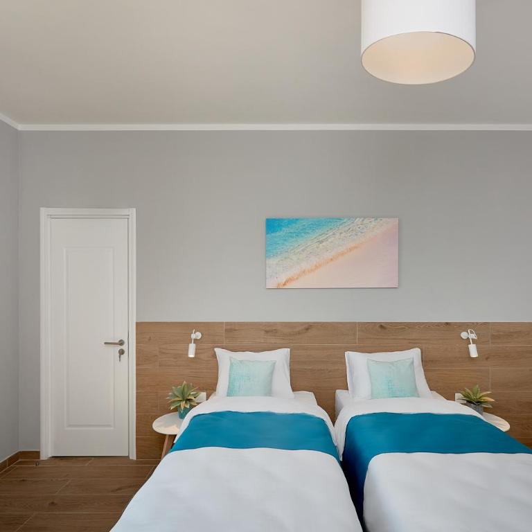 APART Garni Hotel LARIMAR - Deluks Dvokrevetna Soba sa Bračnim Krevetom i Bočnim Pogledom na More - 10