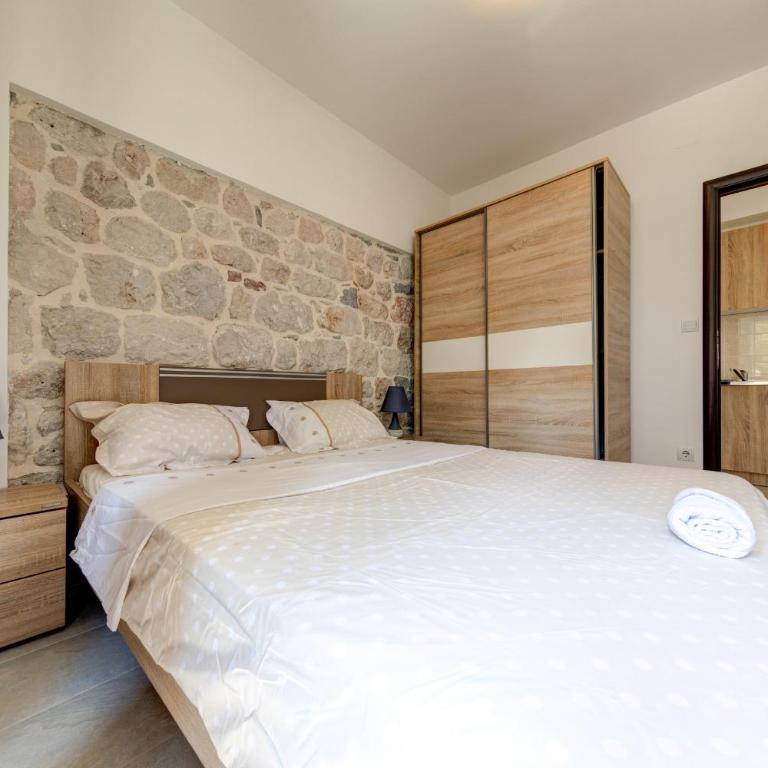 Happy Home Apartments - One-Bedroom Apartment - 4