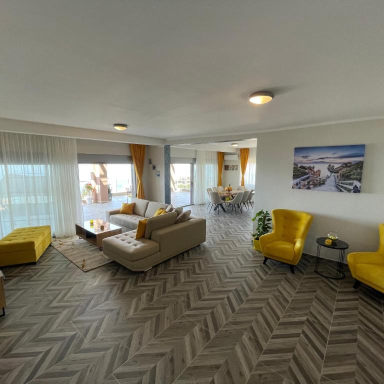 M Apartments - Three-Bedroom Suite - 14