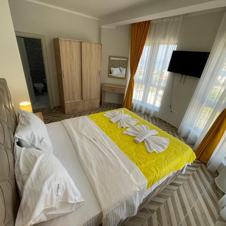 M Apartments - Three-Bedroom Suite - 12