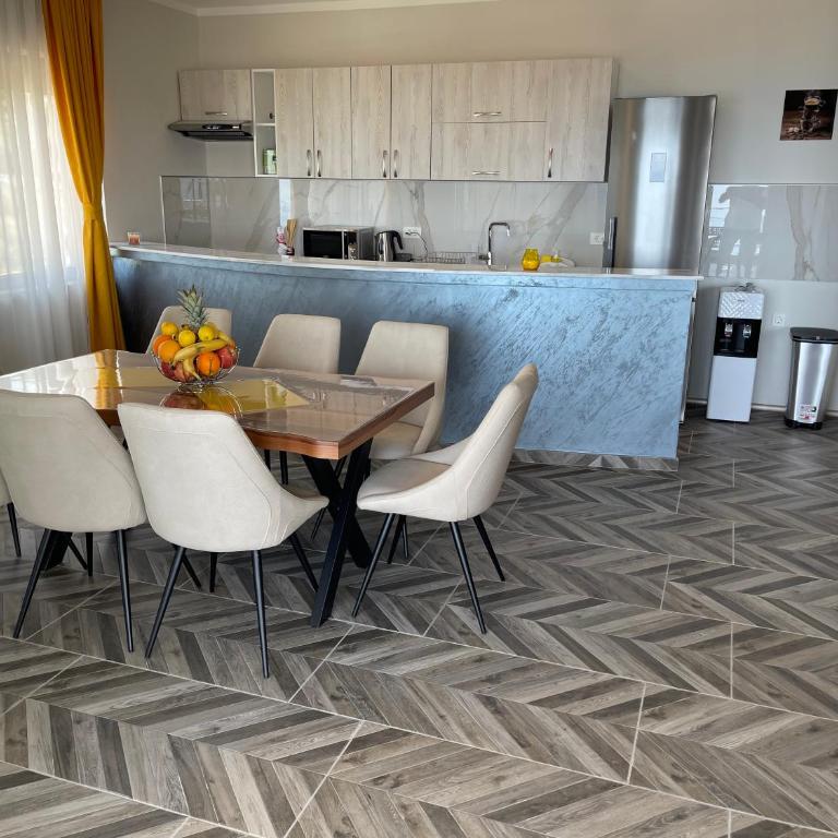 M Apartments - Three-Bedroom Suite - 8