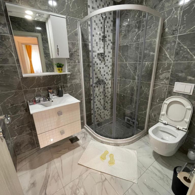 M Apartments - Three-Bedroom Suite - 4
