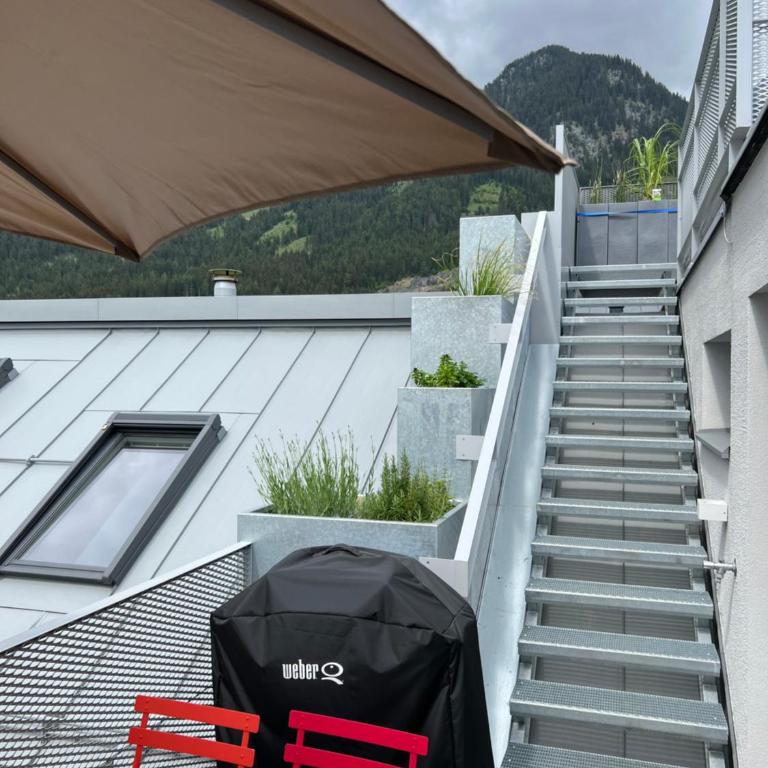 Modern Alpine Penthouse with Lake View - Ferienhaus - 42
