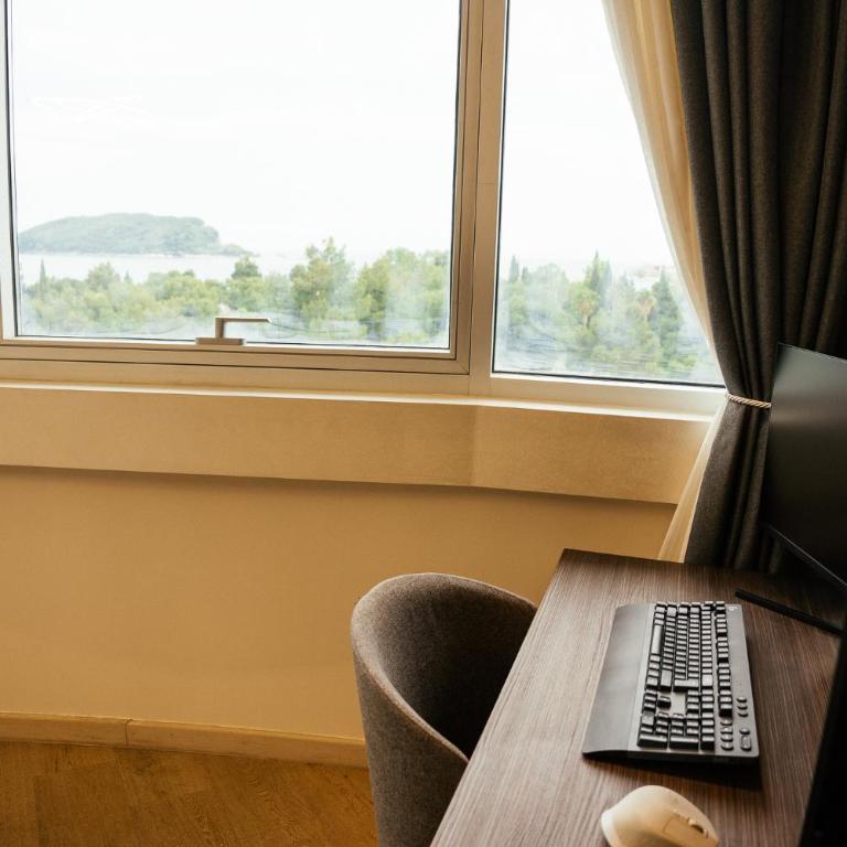 Luxury Apartment Budva - Apartman sa 2 Spavaće Sobe, Balkonom i Pogledom na More - 41