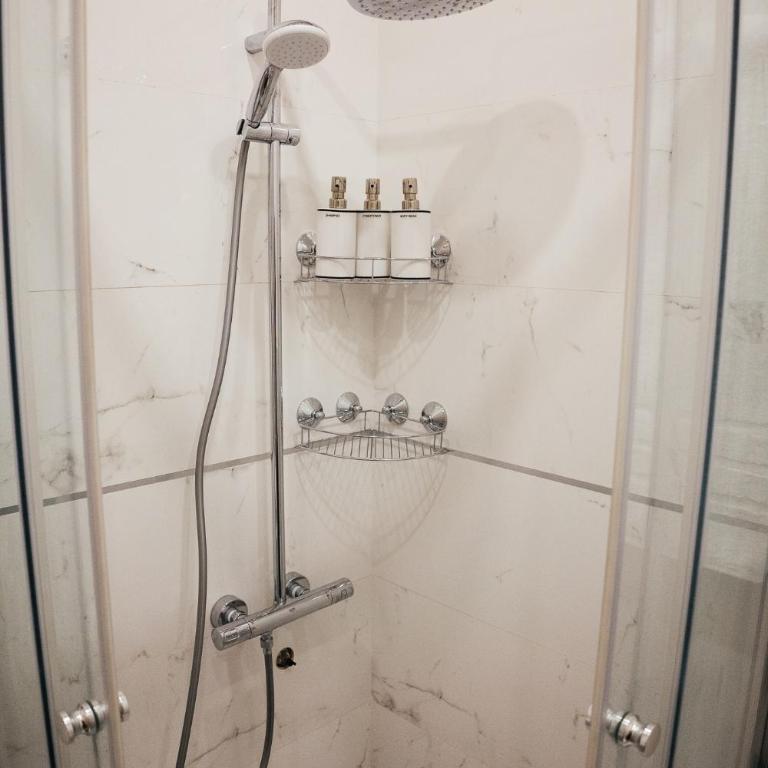 Luxury Apartment Budva - Apartman sa 2 Spavaće Sobe, Balkonom i Pogledom na More - 24