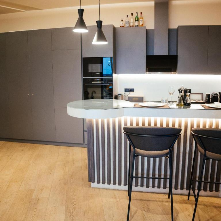 Luxury Apartment Budva - Apartman sa 2 Spavaće Sobe, Balkonom i Pogledom na More - 31