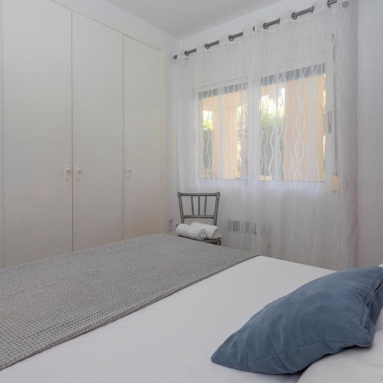 Las Dunas, bajo, 2 dormitorios, 25m del mar, by Bookindenia - Apartamento de 2 dormitorios - 18