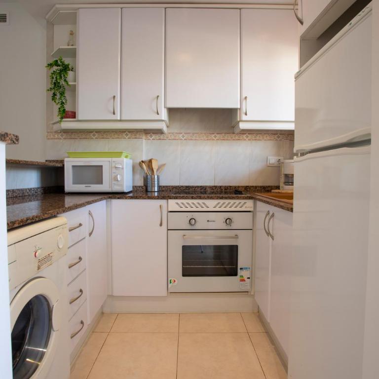 Las Dunas, bajo, 2 dormitorios, 25m del mar, by Bookindenia - Apartamento de 2 dormitorios - 15
