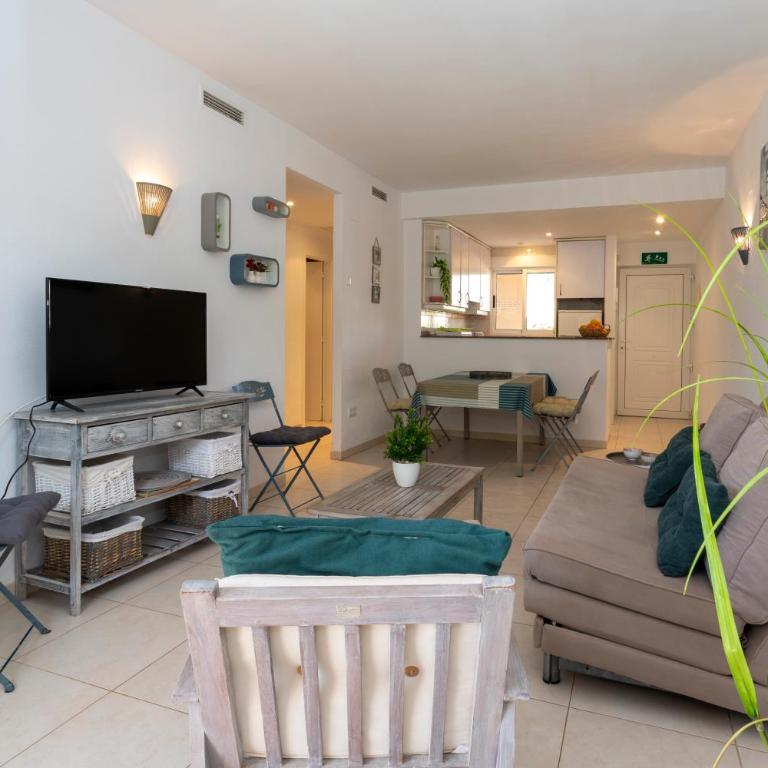 Las Dunas, bajo, 2 dormitorios, 25m del mar, by Bookindenia - Apartamento de 2 dormitorios - 9