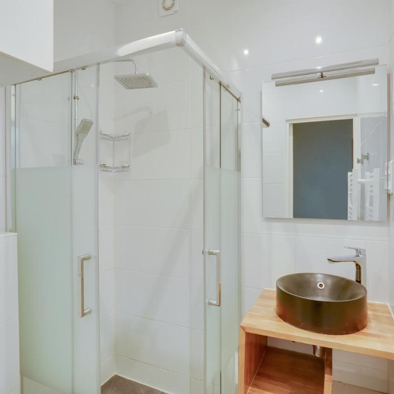 Charmant studio au coeur de Paris pour 2 personnes by Weekome - Appartement 1 Chambre - 13