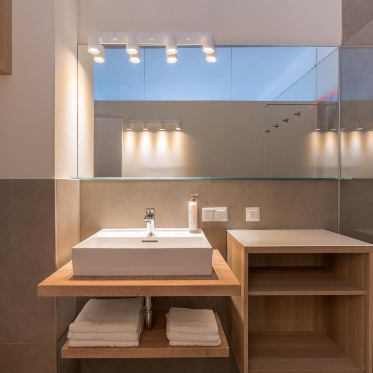 Stylische Cityapartments Benedikt - Apartment mit 2 Schlafzimmern und Balkon - 9