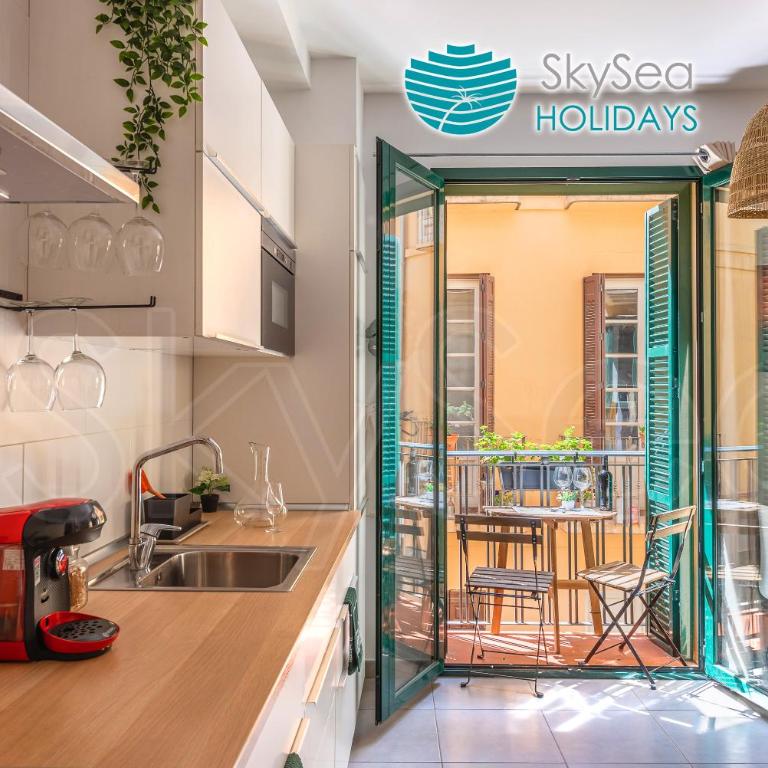 SkySea Holidays CITY CENTER SUITES - Apartamento Deluxe Flamenco - 4