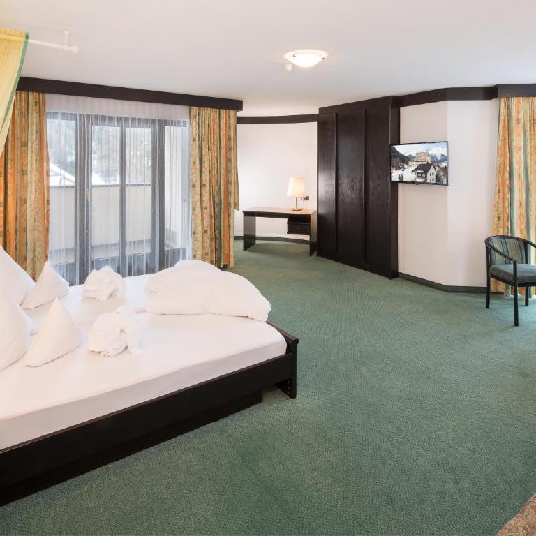 Hotel Neue Burg - Doppelzimmer mit Balkon - 5
