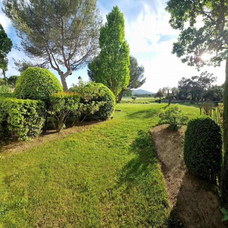 Golf de Pont Royal - appartement paisible rez de jardin - terrasse & piscine - Appartement 1 Chambre - 19